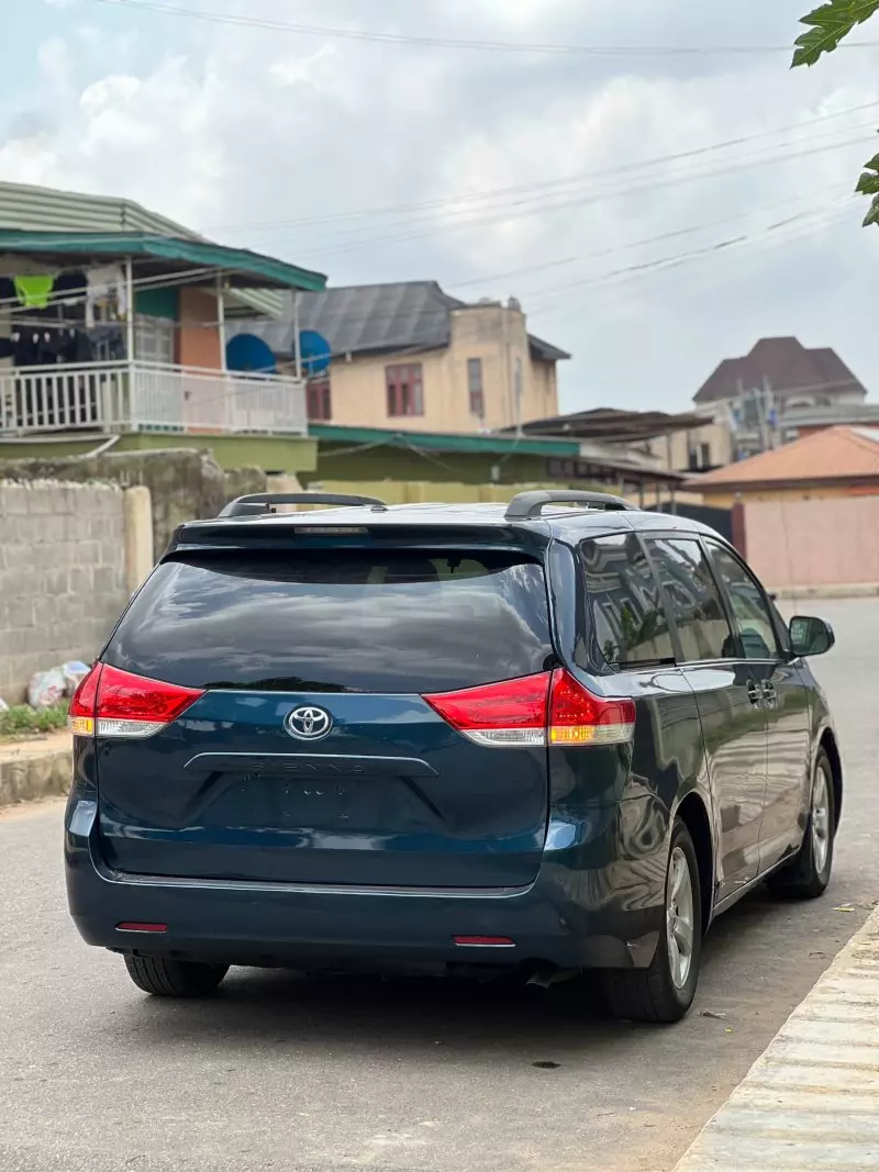 Toyota Sienna   - 2012