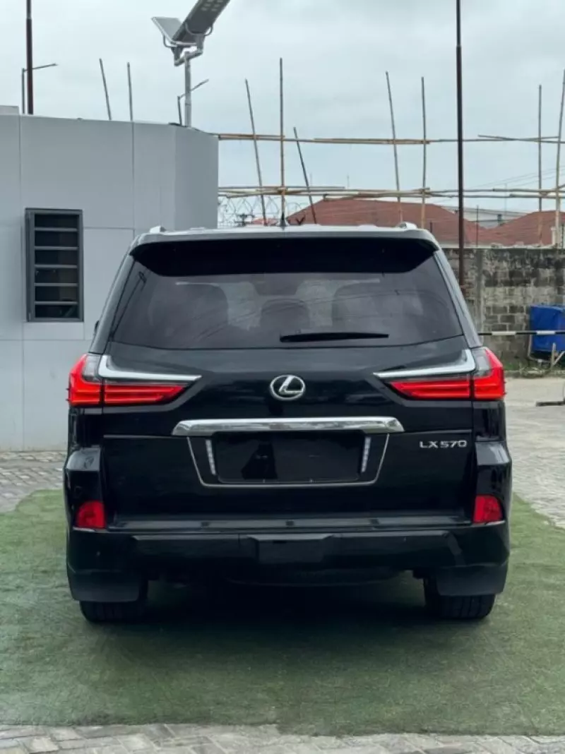 Lexus LX 570   - 2017