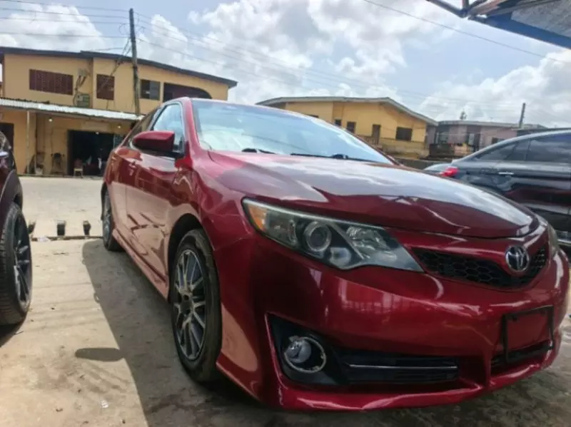 Toyota Camry   - 2014