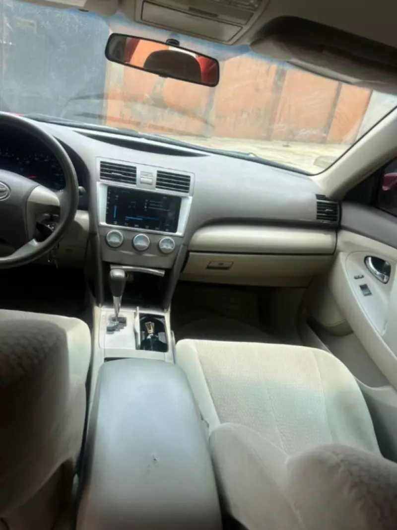 Toyota Camry   - 2010