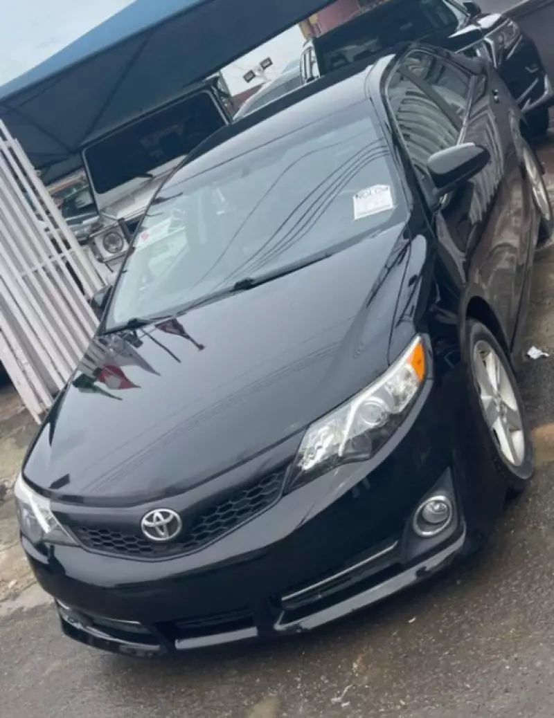 Toyota Camry   - 2014