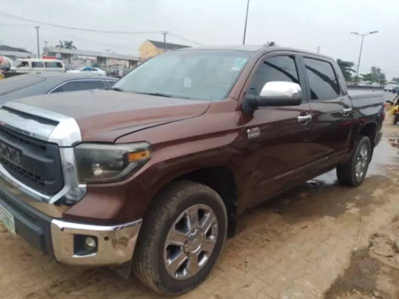 Toyota Tundra   - 2014