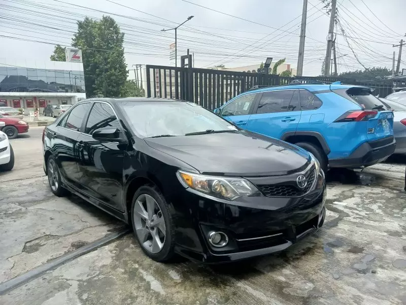 Toyota Camry   - 2013