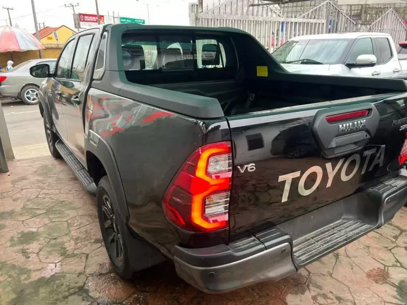 Toyota Hilux   - 2025