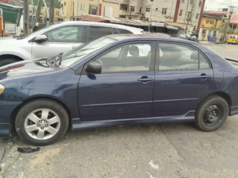 Toyota corolla   - 2004
