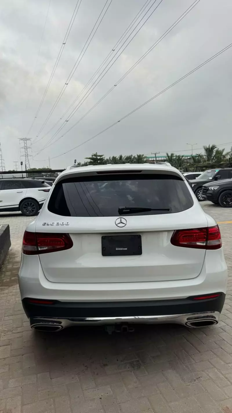 Mercedes-Benz GLC 300   - 2016
