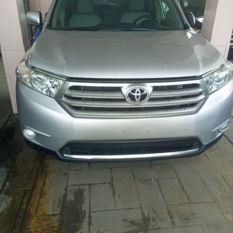 Toyota Highlander   - 2013