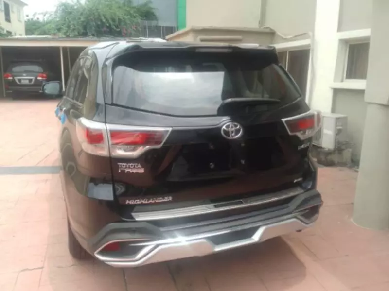 Toyota Highlander   - 2016