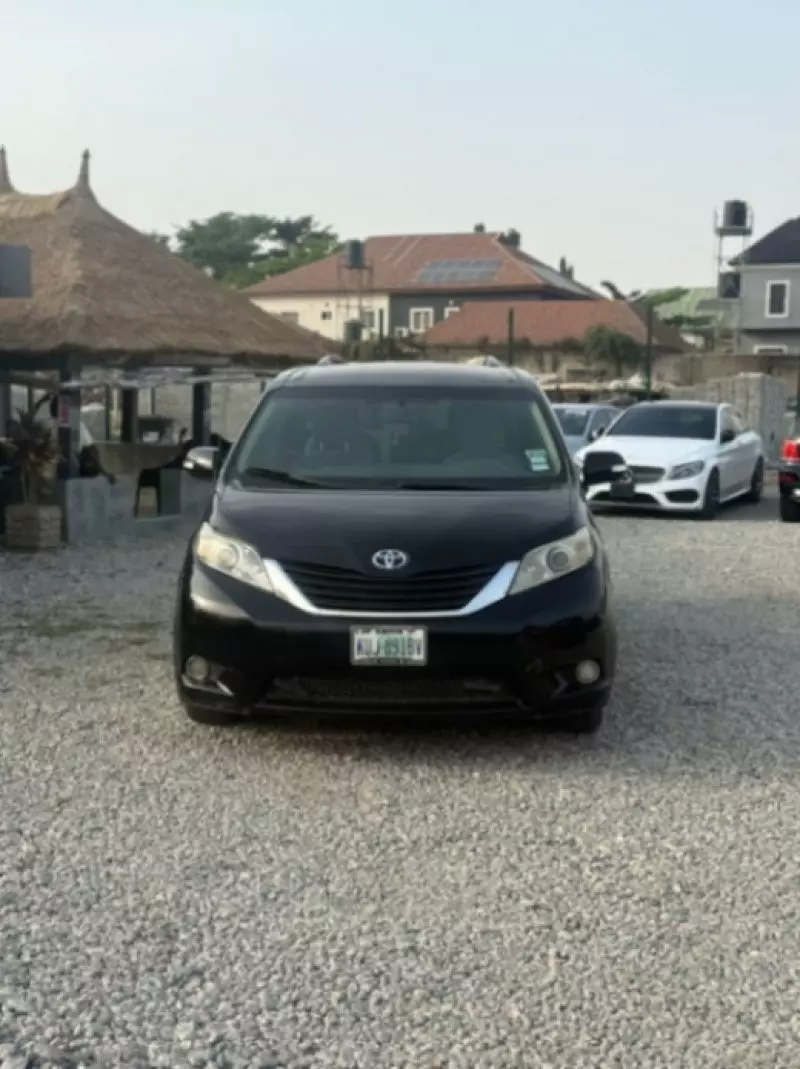 Toyota Sienna   - 2012