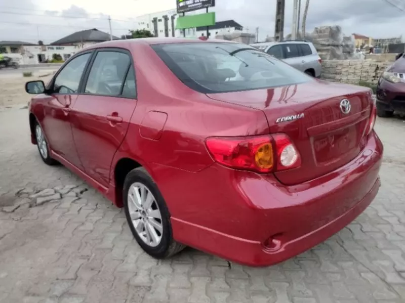 Toyota Corolla   - 2010