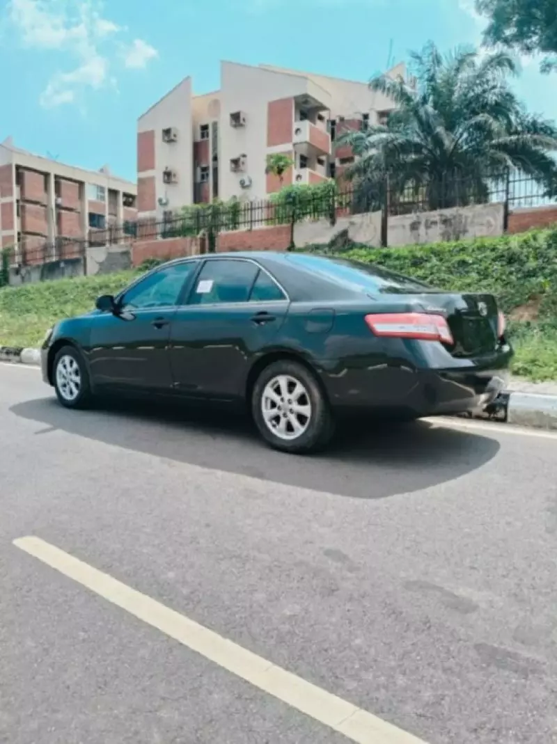 Toyota Camry   - 2011