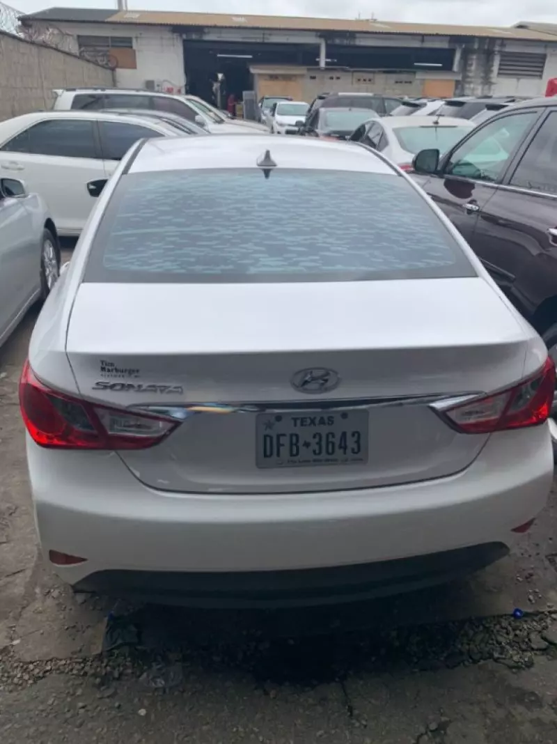 Hyundai Sonata   - 2014