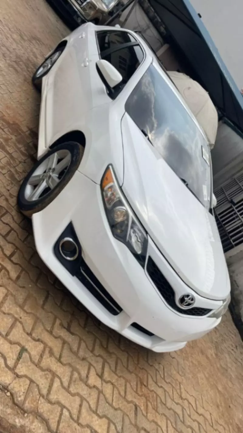 Toyota Camry   - 2013