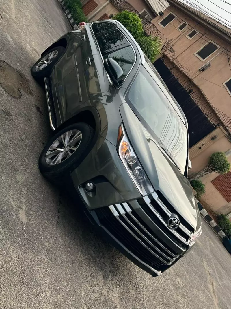 Toyota Highlander   - 2015