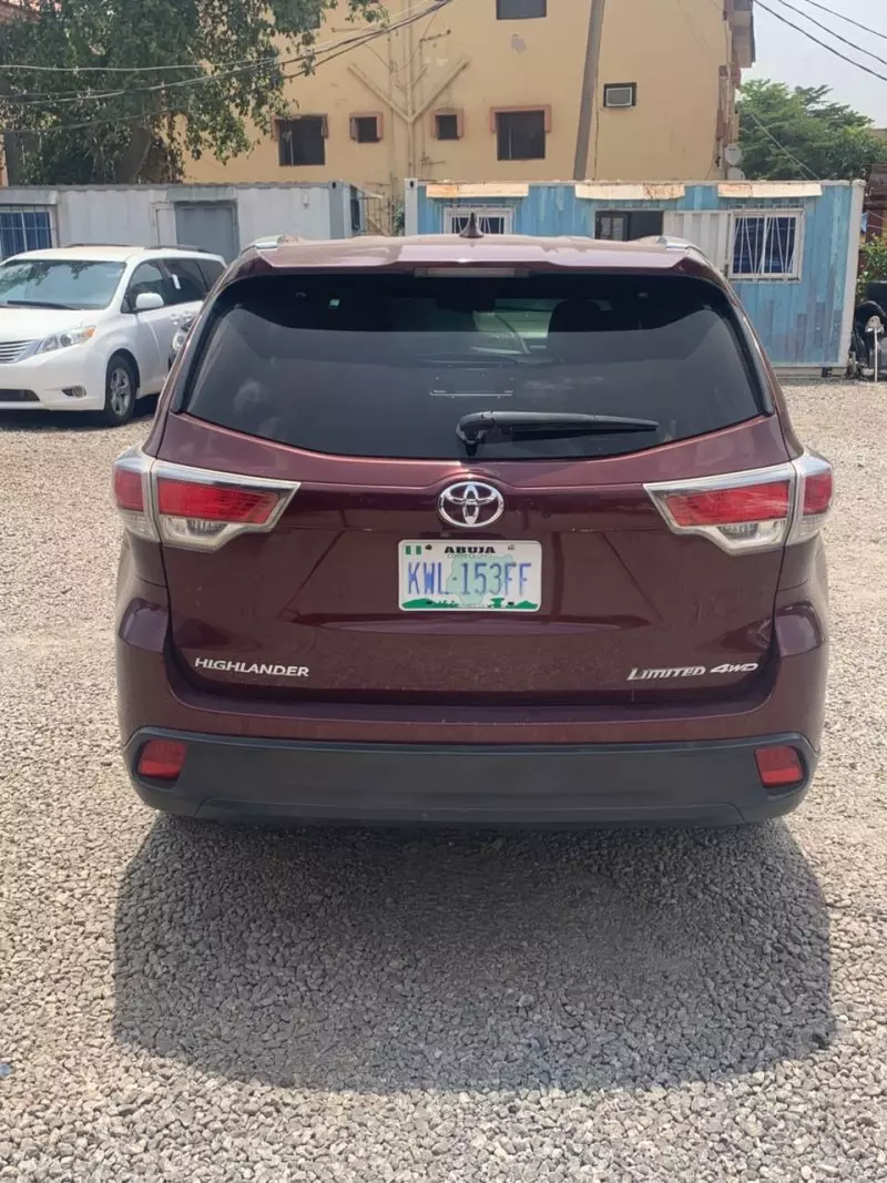 Toyota Highlander   - 2016