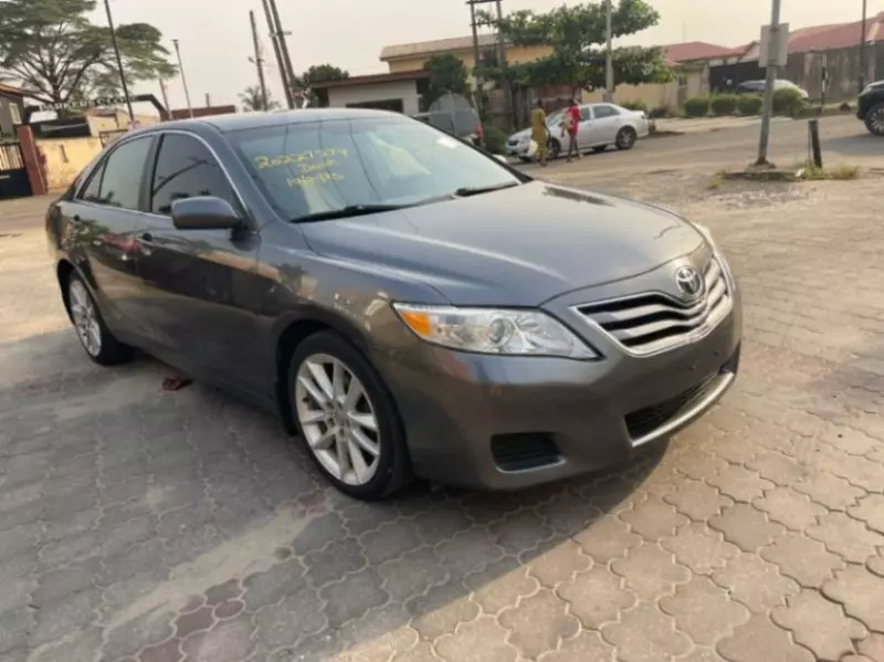 Toyota Camry   - 2010