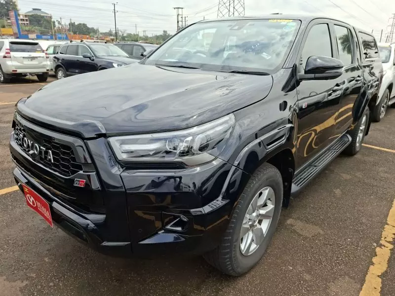 Toyota Hilux    - 2023