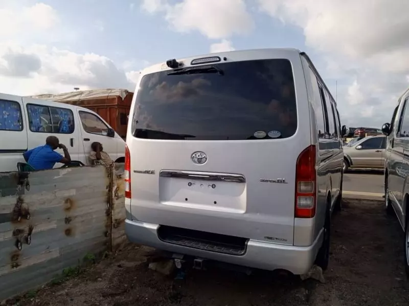 Toyota Hiace   - 2012