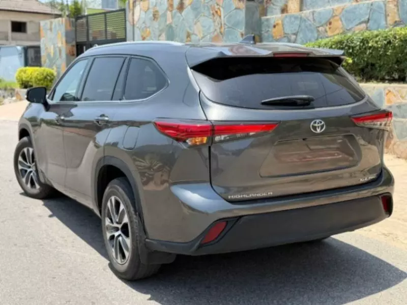 Toyota Highlander   - 2022