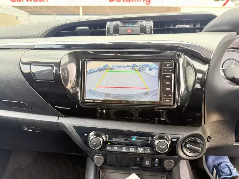 Toyota Hilux    - 2020