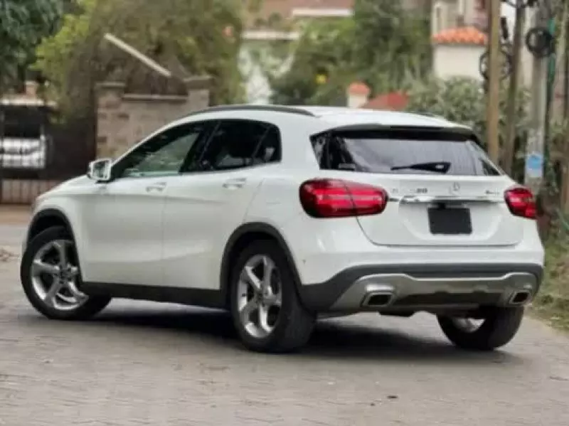 Mercedes-Benz GLA 220