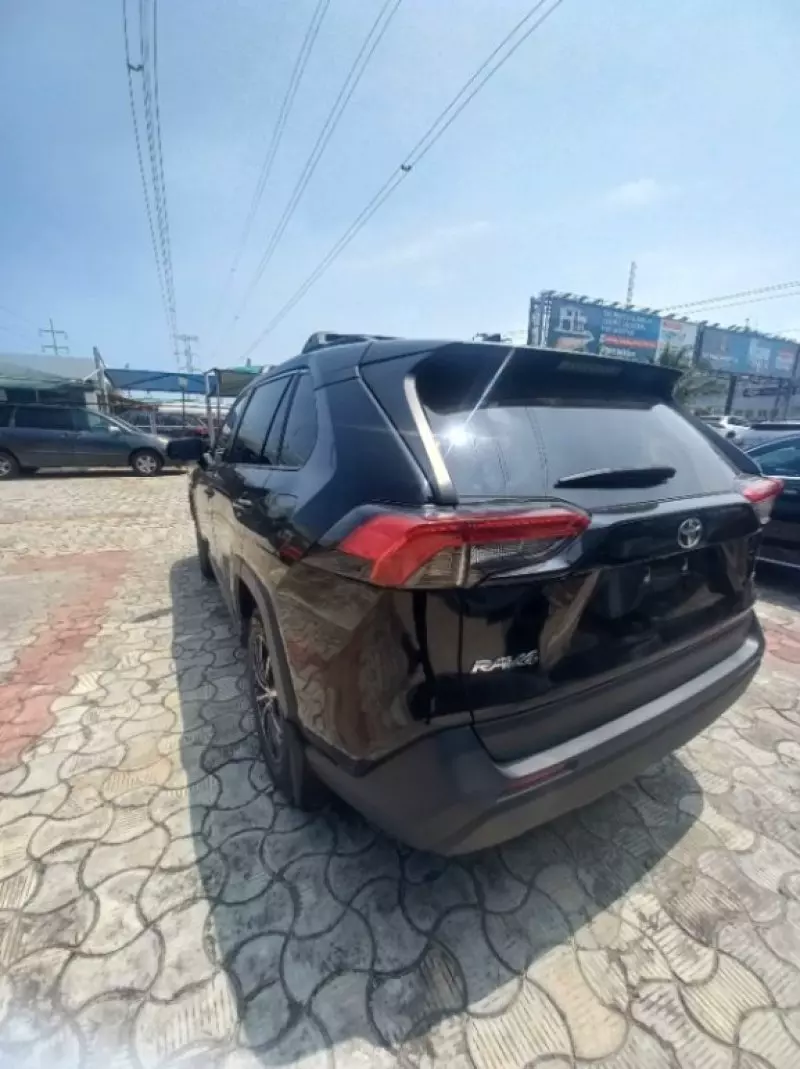 Toyota RAV4   - 2019