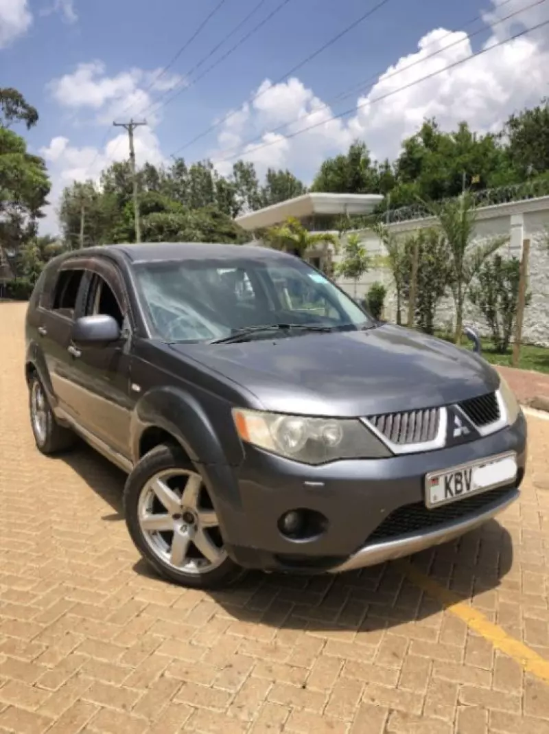 Mitsubishi OUTLANDER   - 2005