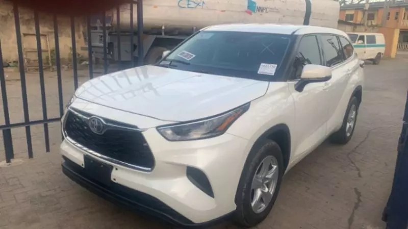 Toyota Highlander   - 2021