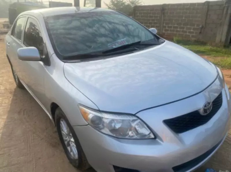 Toyota Corolla   - 2009