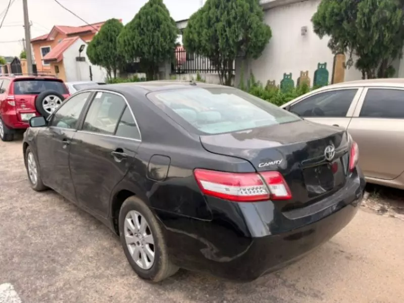 Toyota Camry   - 2011