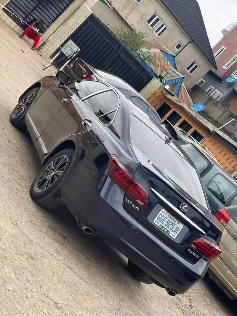 Lexus ES 350   - 2010