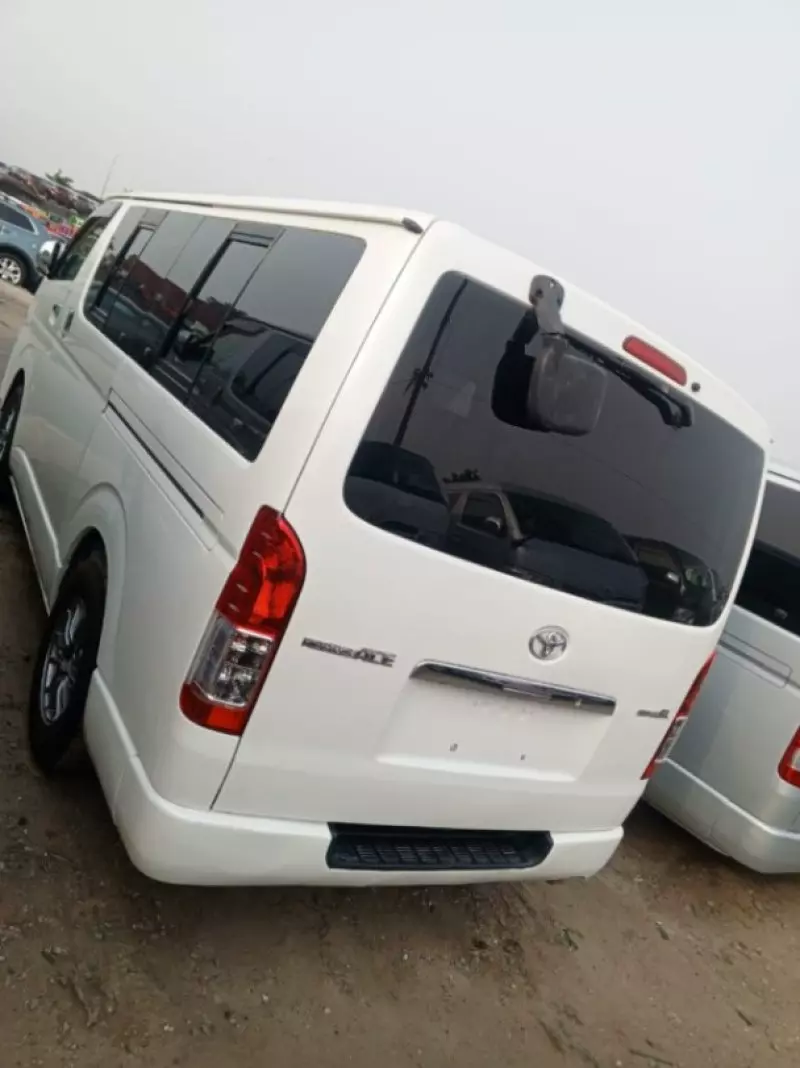 Toyota Hiace - 2012