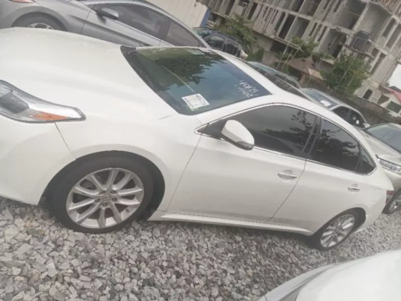 Toyota Avalon   - 2013