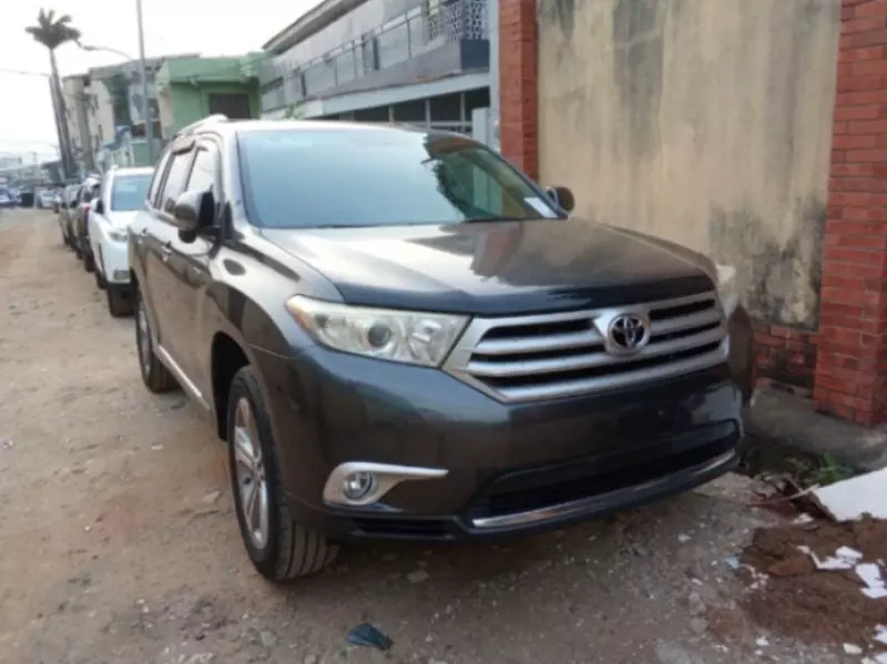Toyota Highlander   - 2011