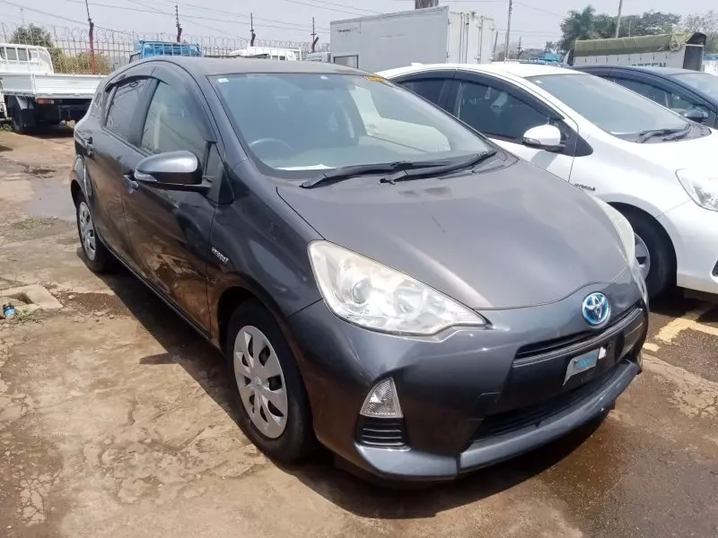 Toyota Aqua Hybrid   - 2012
