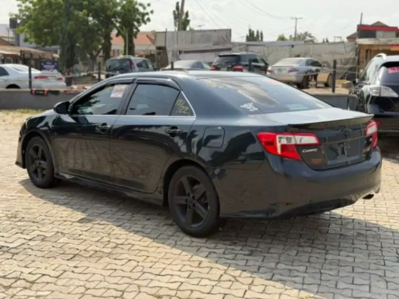 Toyota Camry   - 2012