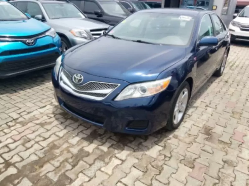 Toyota Camry   - 2010