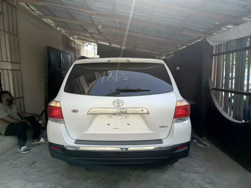 Toyota Highlander   - 2011