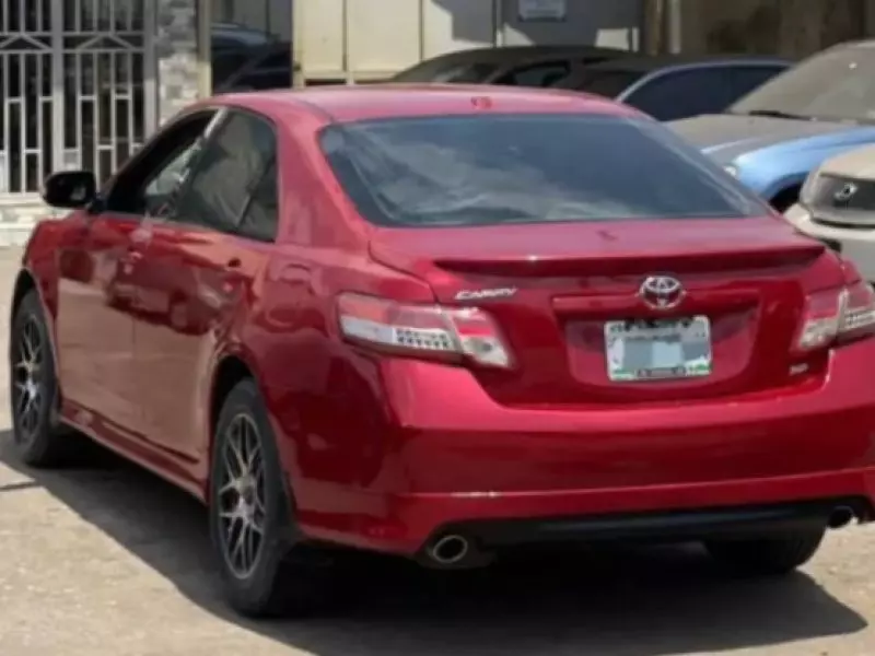 Toyota Camry   - 2010