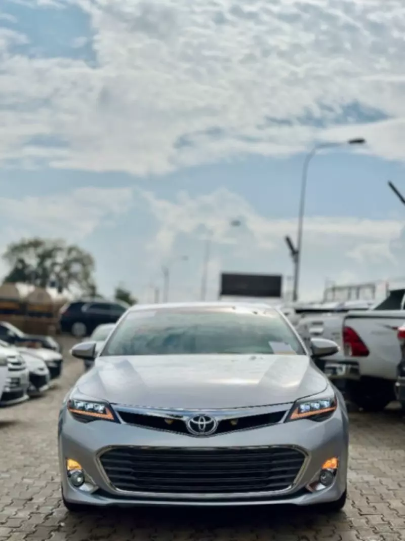 Toyota Avalon   - 2013
