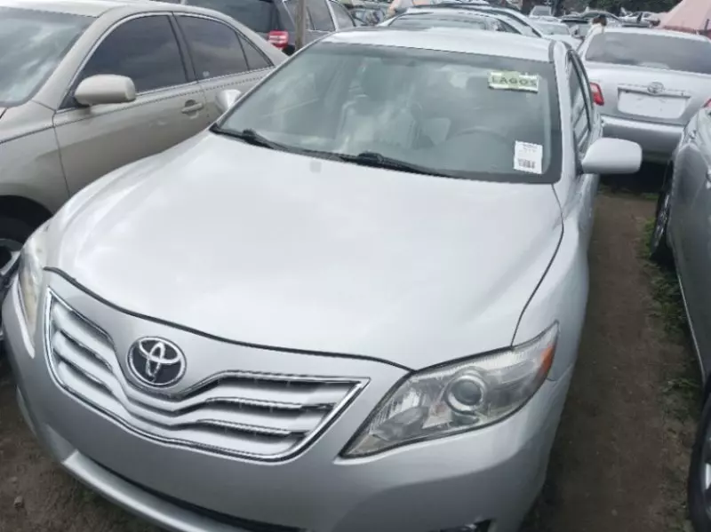 Toyota Camry   - 2010