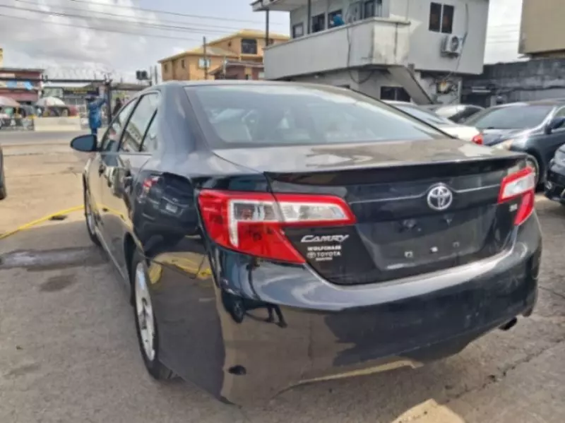 Toyota Camry   - 2014