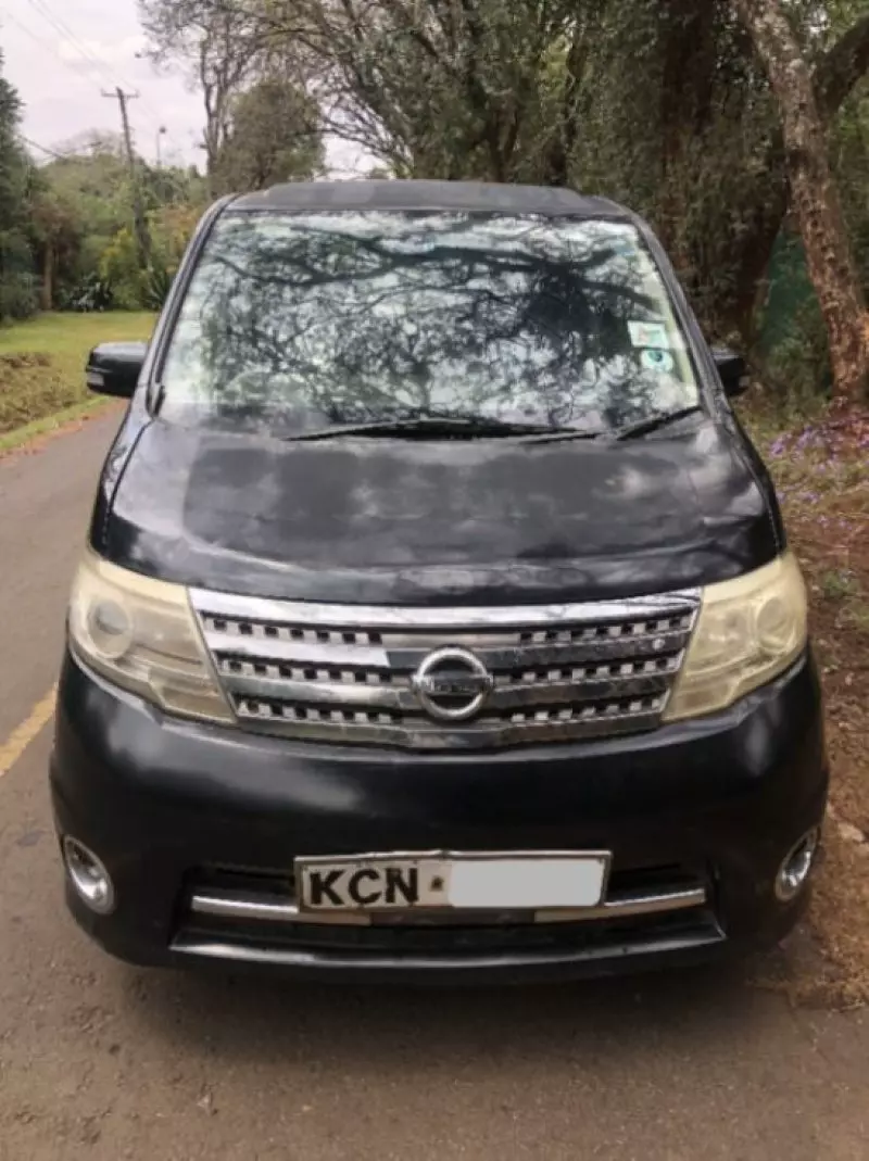 Nissan Serena   - 2010