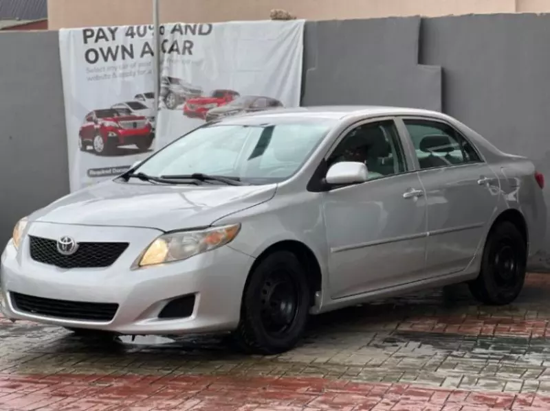 Toyota Corolla   - 2010
