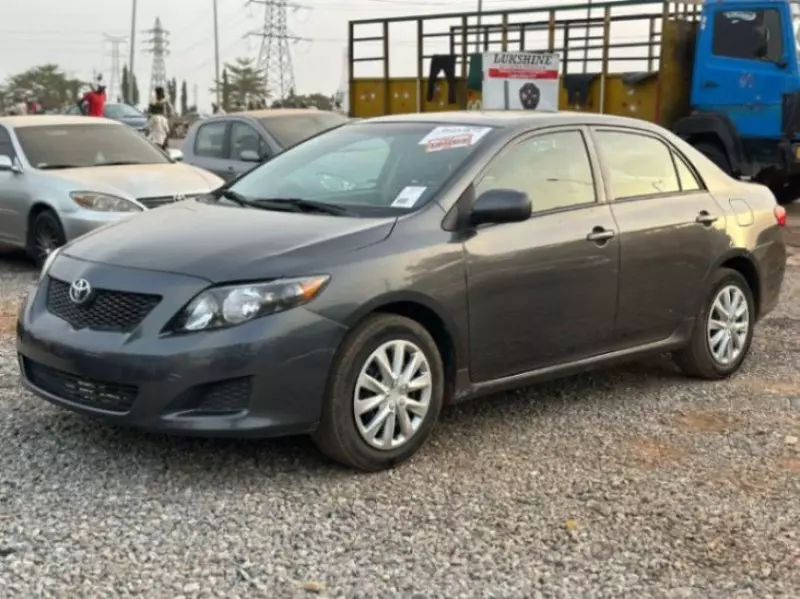 Toyota Corolla   - 2010