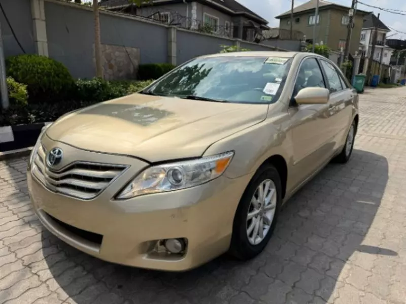 Toyota Camry   - 2011