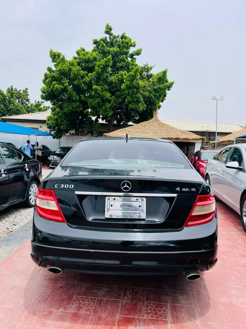 Mercedes-Benz C 300   - 2011