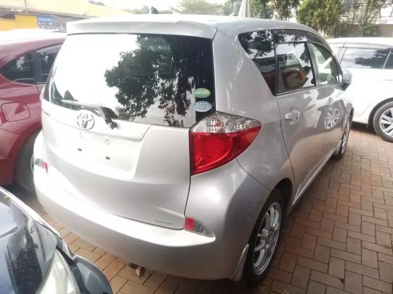 Toyota Ractis   - 2012