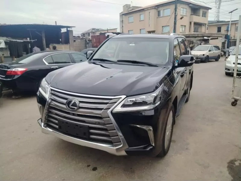Lexus LX 570   - 2017