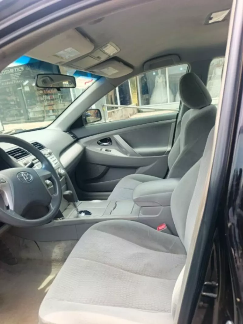 Toyota Camry   - 2010